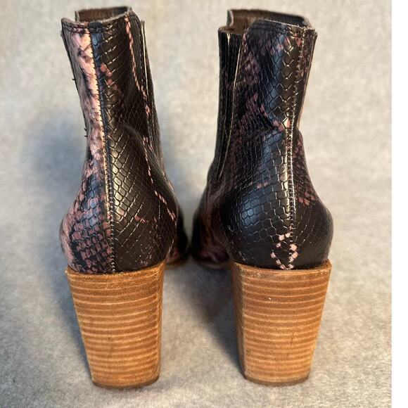 Steve Madden 8.5 Acton Chelsea Ankle Boot Snakeskin Pointed Toe Chunky Wood Heel - Picture 5 of 10